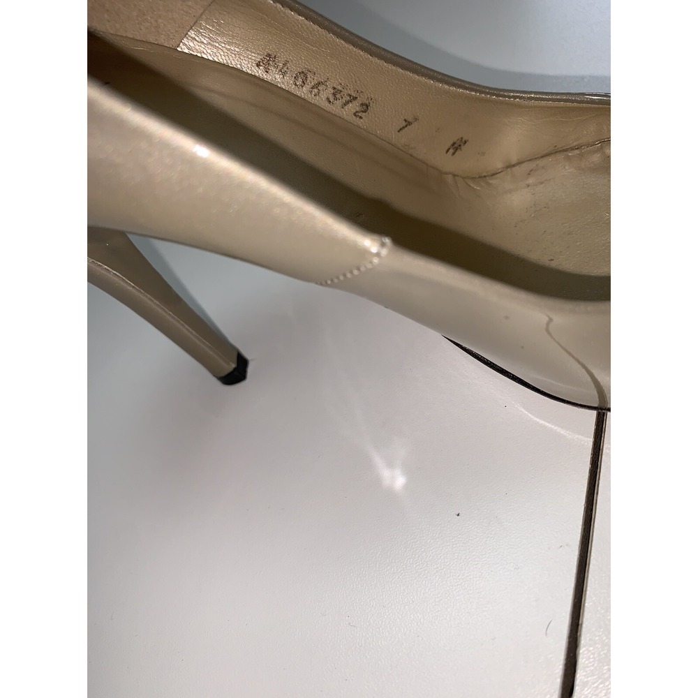 Stuart Weitzman Logo Flame Pump Patent Leather Gold Toned Peep Toe 7 M Stiletto - Picture 10 of 10